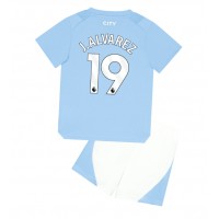 Fotbalové Dres Manchester City Julian Alvarez #19 Dětské Domácí 2023-24 Krátký Rukáv (+ trenýrky)